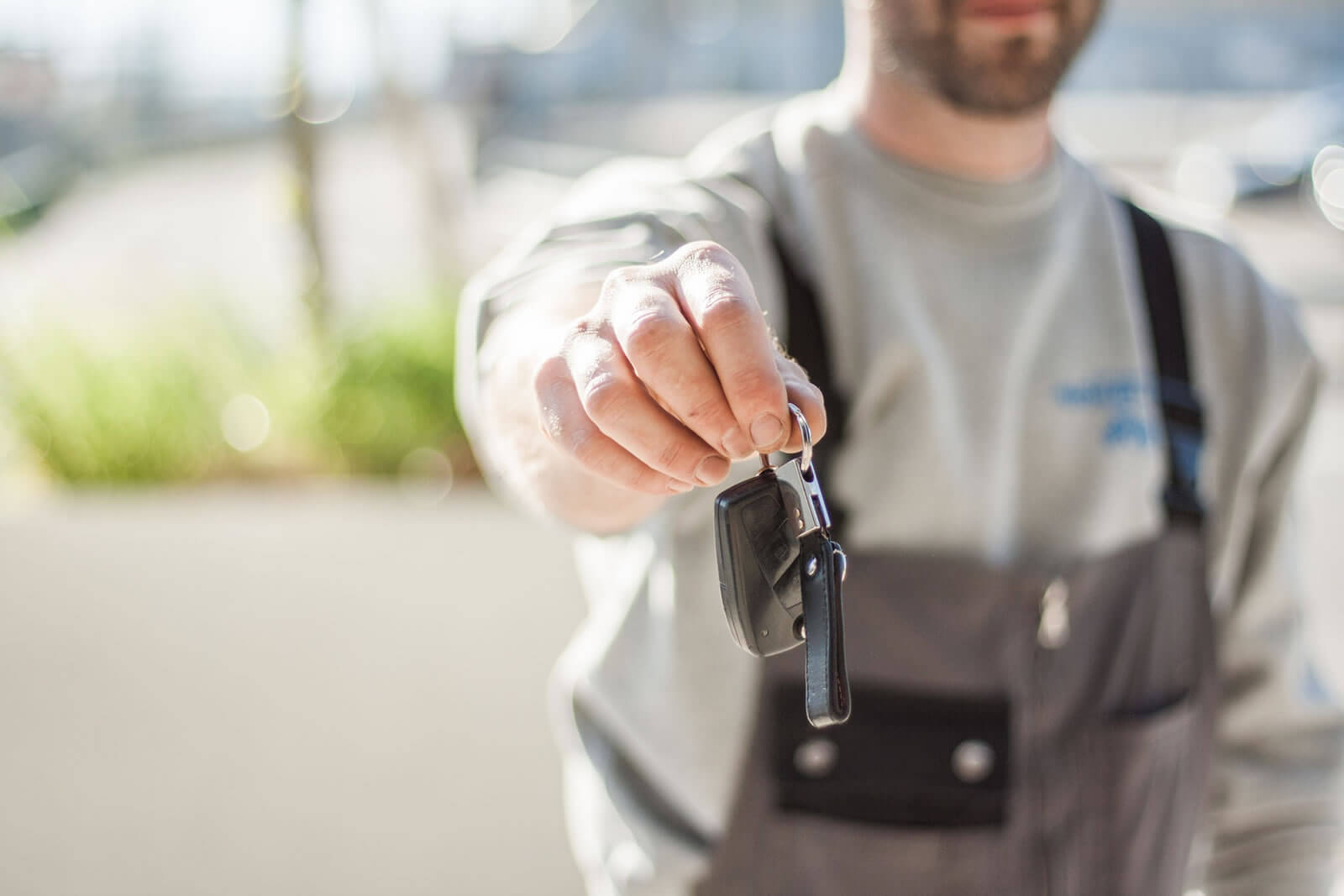 A man handing over car keys